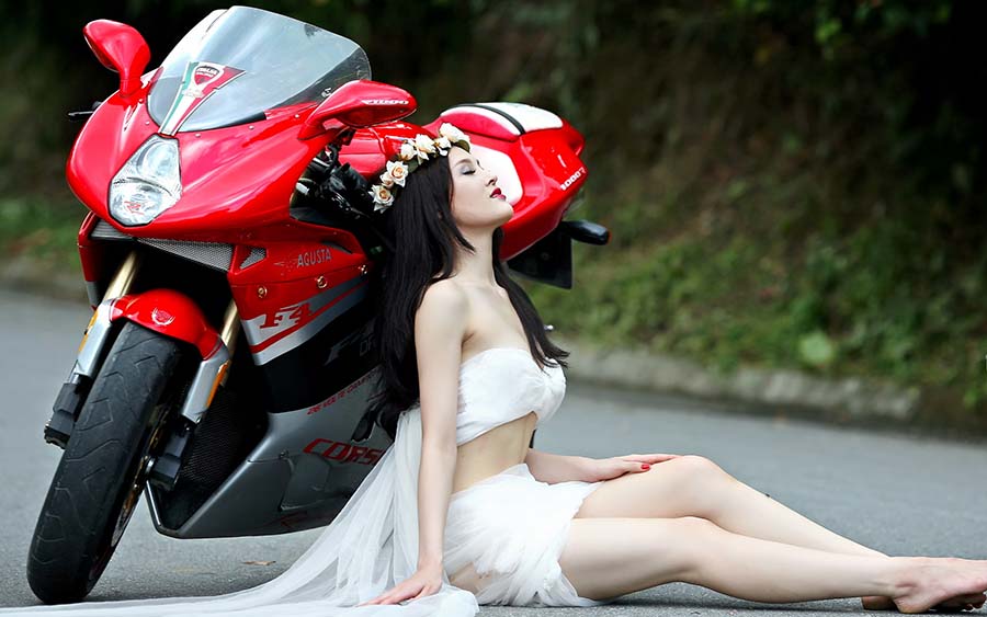 Beautiful girls and motorcycles in Daejeon